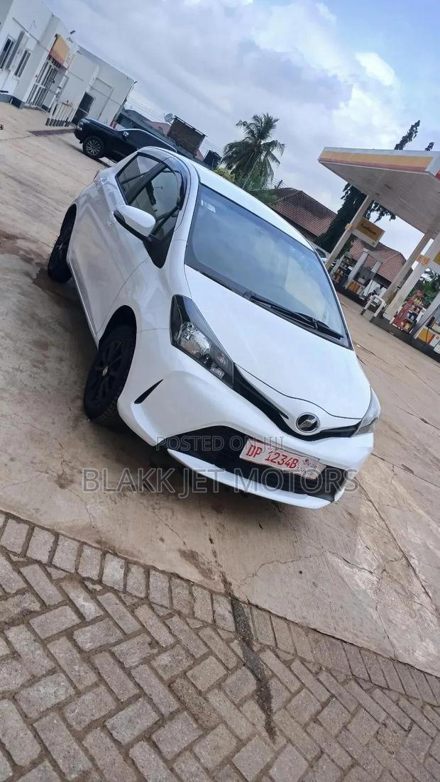 Toyota Vitz 1.3 AWD 5dr 2015 White