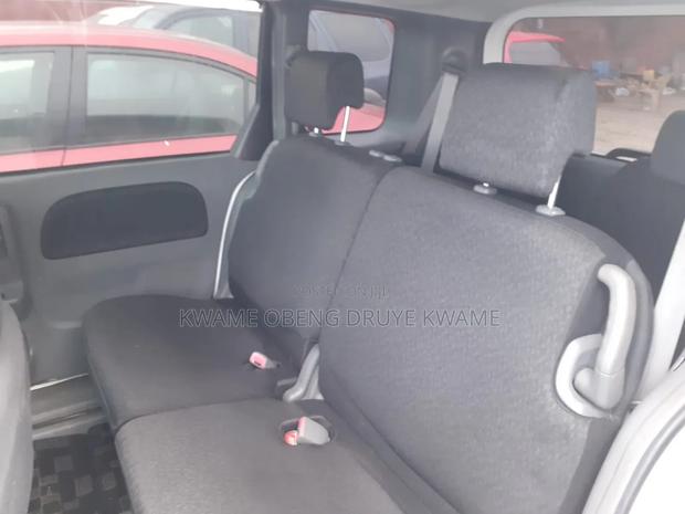 Toyota Sienta 1.5 FWD 2014 White