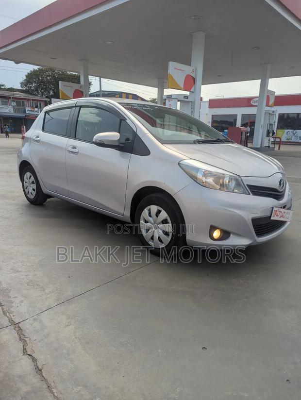 Toyota Vitz 1.3 AWD 5dr 2012 Beige