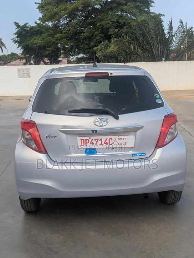 Toyota Vitz 1.3 AWD 5dr 2012 Beige