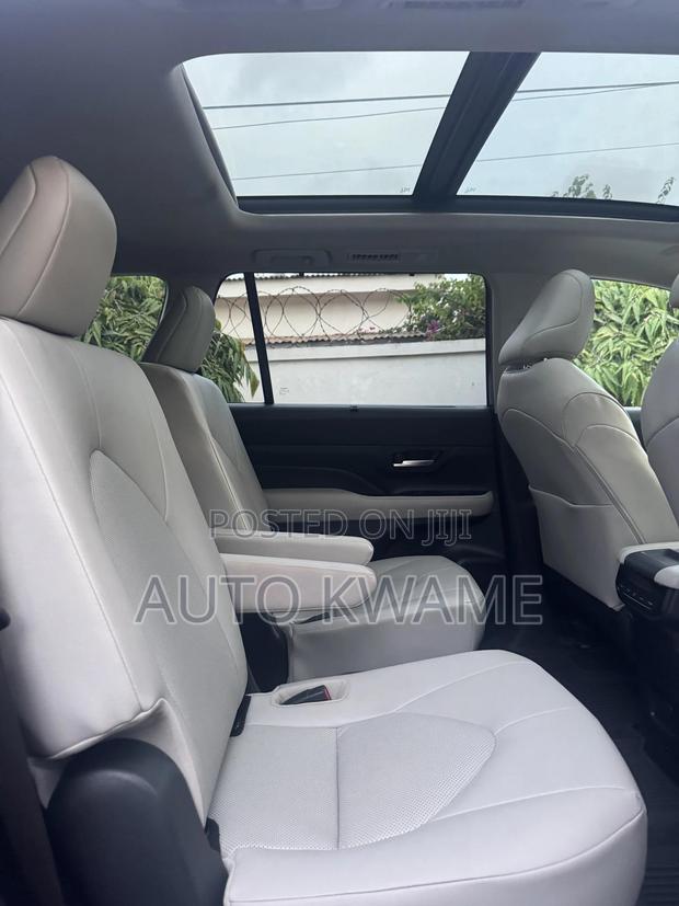 Toyota Highlander XLE AWD 2024 Red