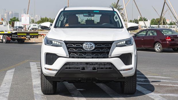 New Toyota Fortuner 2.7 AWD 2024 White
