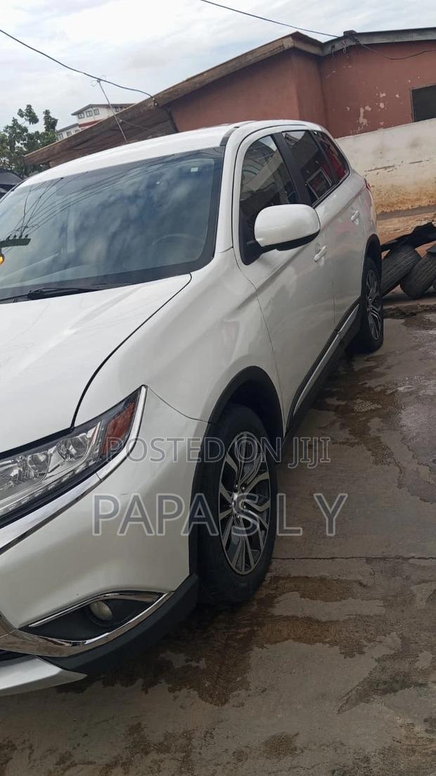 Mitsubishi Outlander ES FWD 2017 White