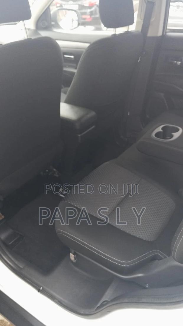 Mitsubishi Outlander ES FWD 2017 White
