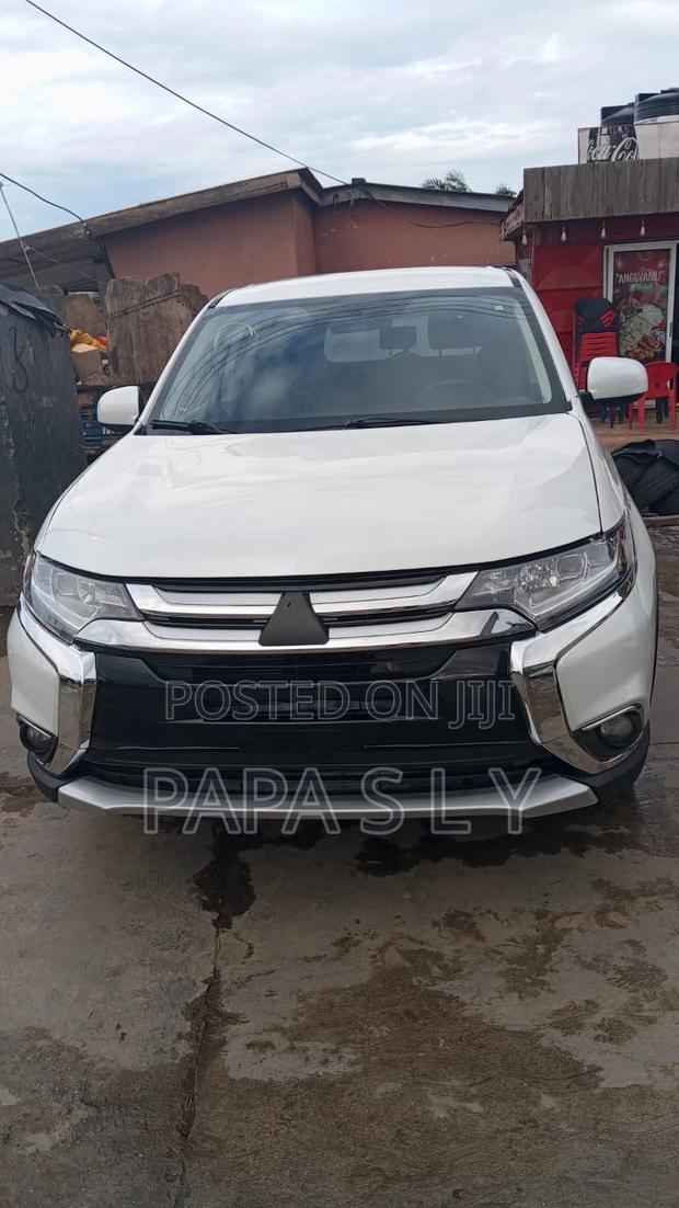 Mitsubishi Outlander ES FWD 2017 White