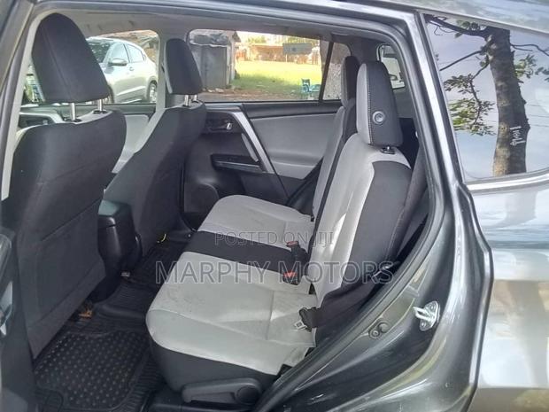 Toyota RAV4 XLE AWD (2.5L 4cyl 6A) 2017 Gray