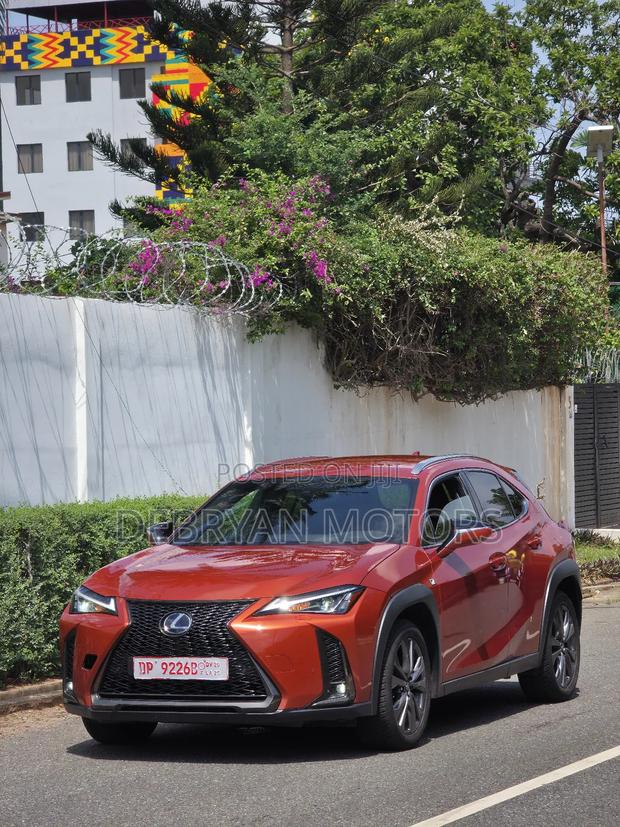 Lexus UX 2022 Orange