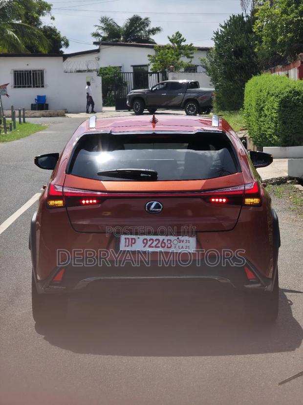 Lexus UX 2022 Orange