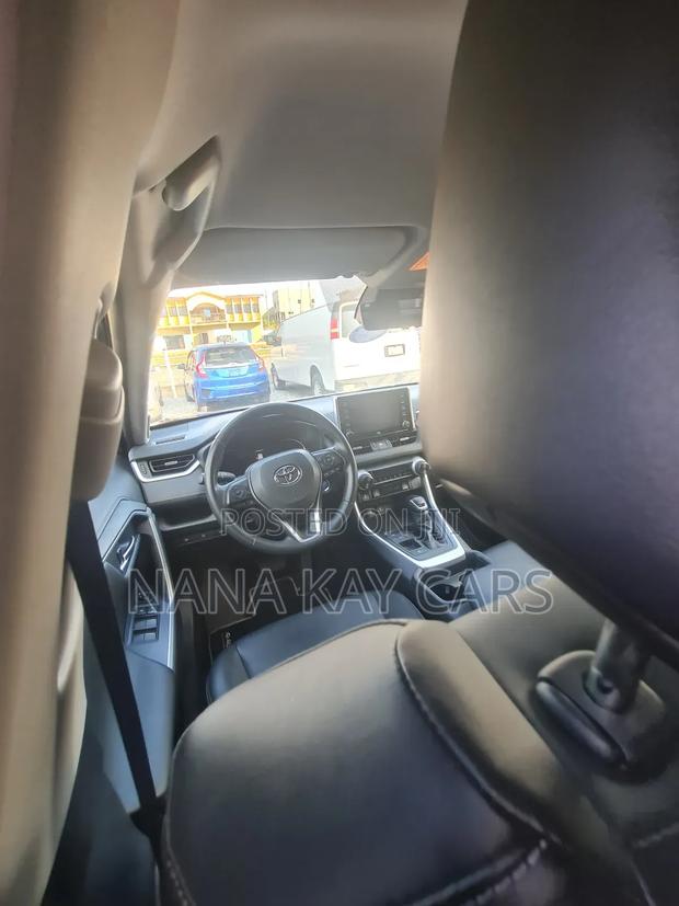 Toyota RAV4 XLE Premium 2022 Black