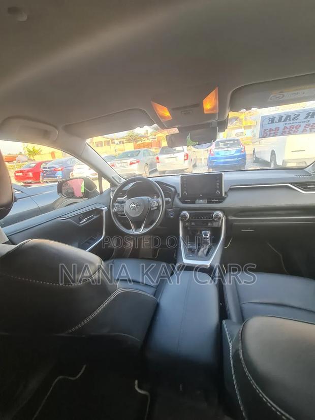 Toyota RAV4 XLE Premium 2022 Black