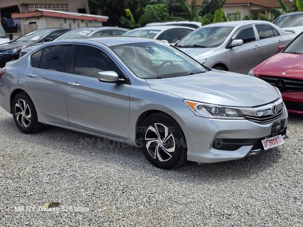 Honda Accord EX 4dr Sedan FWD (2.4L 4cyl 2A) 2017 Silver