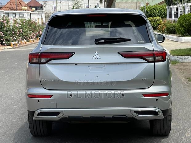 Mitsubishi Outlander SE 2022 Silver