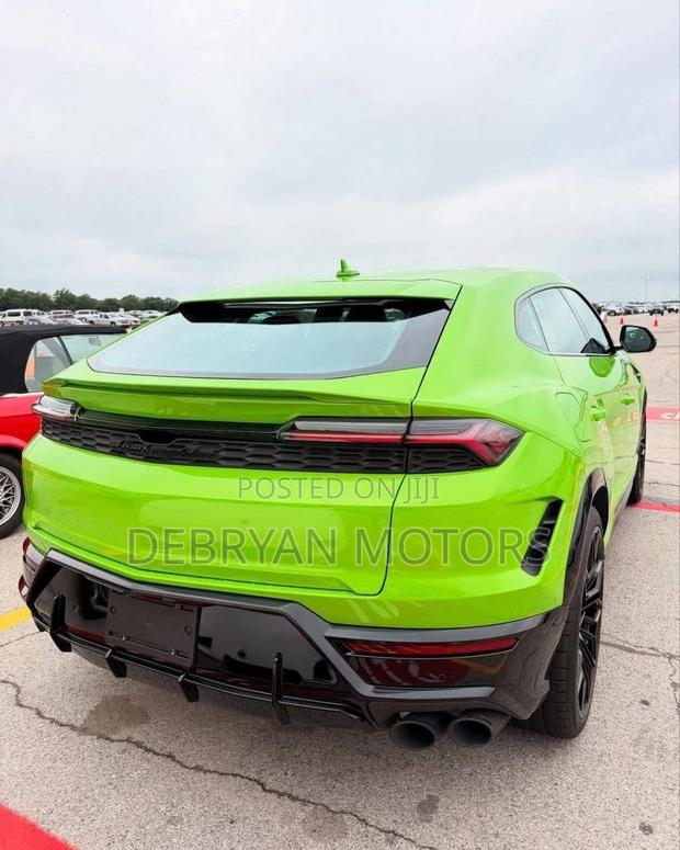 New Lamborghini Urus 2024 Green