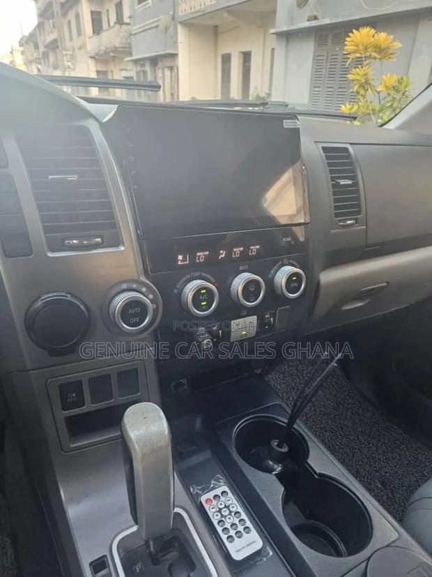 Toyota Sequoia Platinum 4dr SUV 4WD (5.7L 8cyl 6A) 2013 Beige