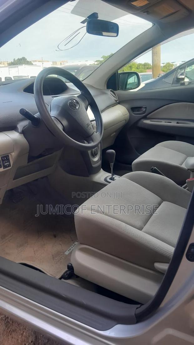 Toyota Belta 2010 Silver
