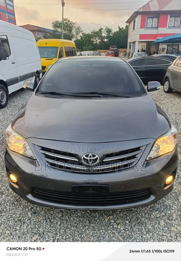 Toyota Corolla Altis 2012 Gray
