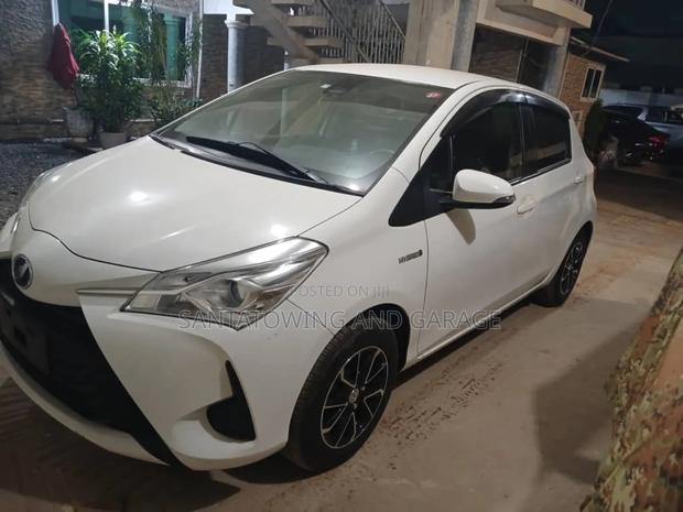 Toyota Vitz 1.5 FWD Hybrid 5dr 2018 White