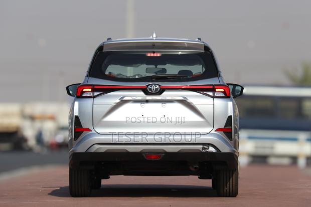 New Toyota Veloz 1.5 CVT FWD 2024 Silver