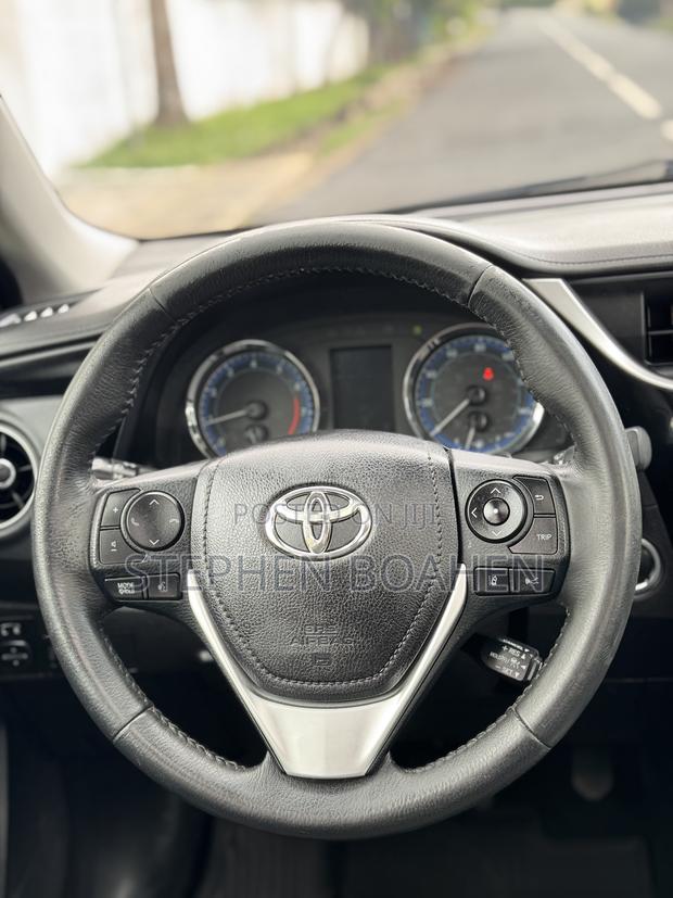Toyota Corolla SE (1.8L 4cyl 2A) 2018 Gray