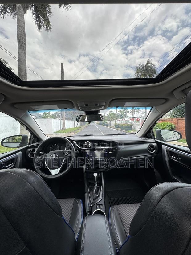 Toyota Corolla SE (1.8L 4cyl 2A) 2018 Gray
