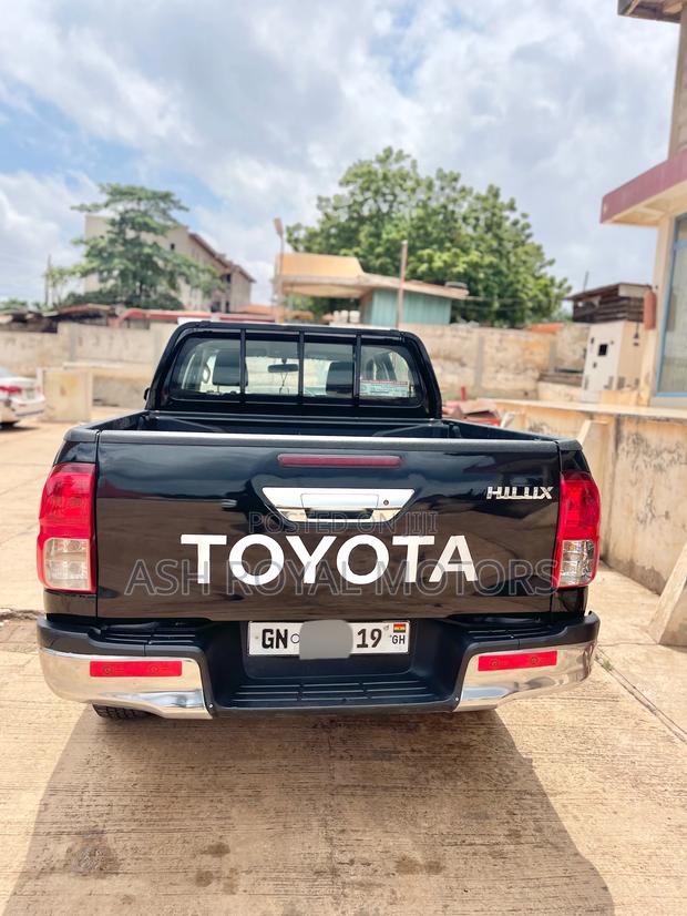 Toyota Hilux Workmate 4x4 2019 Black