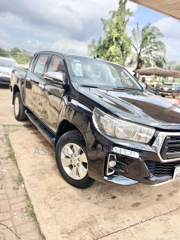 Toyota Hilux Workmate 4x4 2019 Black