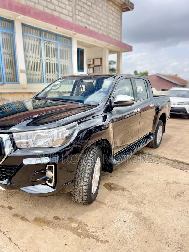 Toyota Hilux Workmate 4x4 2019 Black