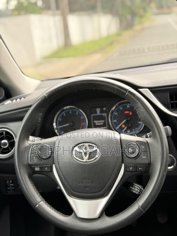 Toyota Corolla SE 4dr Sedan (1.8L 4cyl CVT) 2017 Gray