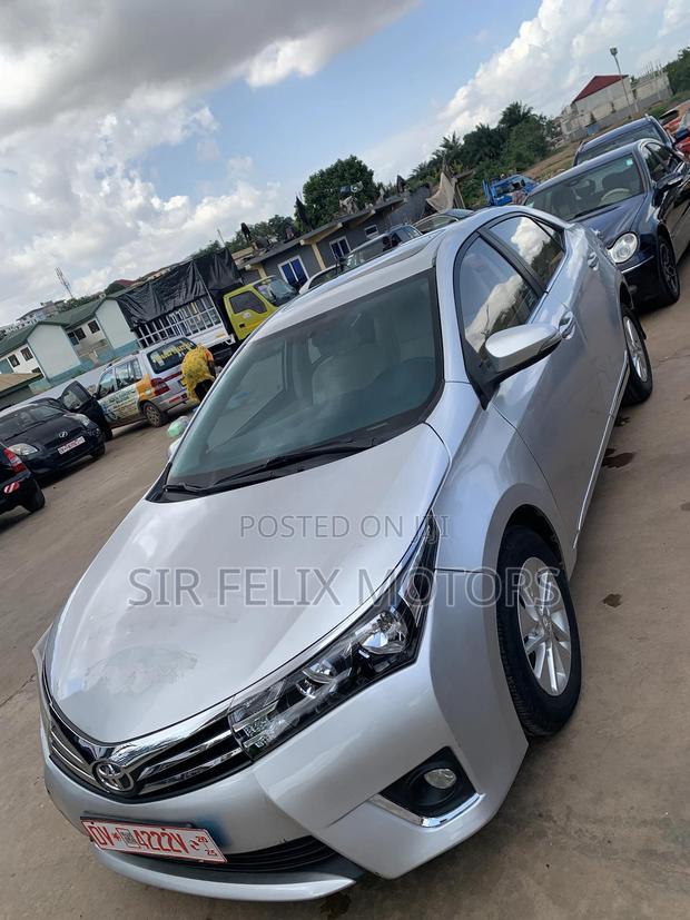 Toyota Corolla LE ECO w/Package 1 4dr Sedan (1.8L 4cyl CVT) 2017 Silver