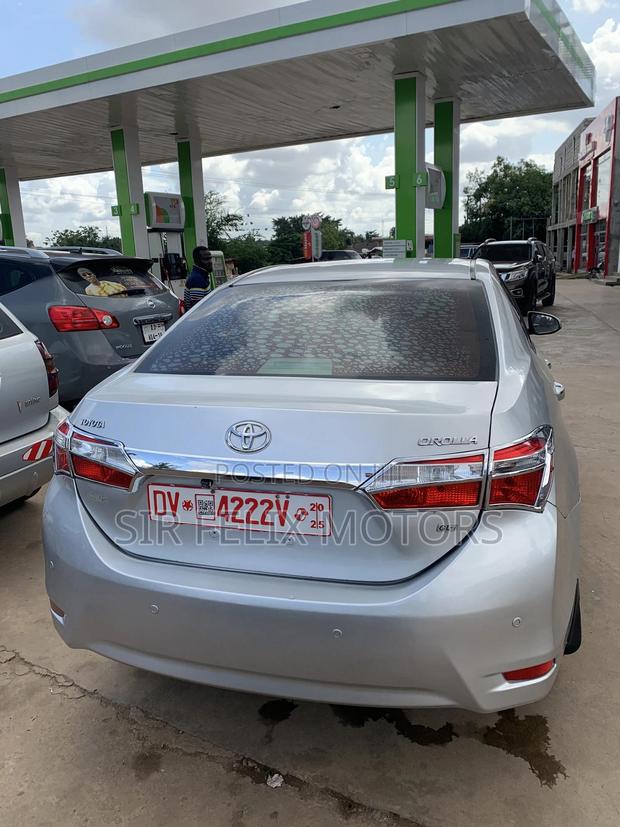 Toyota Corolla LE ECO w/Package 1 4dr Sedan (1.8L 4cyl CVT) 2017 Silver