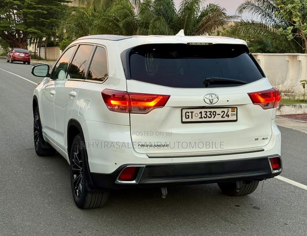 Toyota Highlander Limited 4dr SUV AWD (3.5L 6cyl 6A) 2015 White