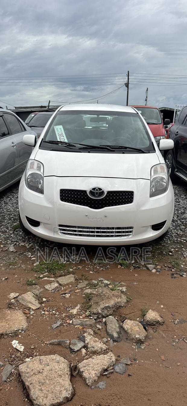 Toyota Yaris Base Hatchback 3dr 2011 White