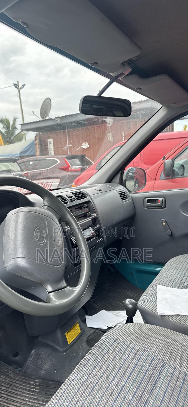 Toyota HiAce 2004