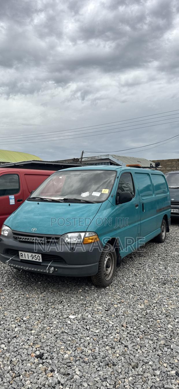 Toyota HiAce 2004