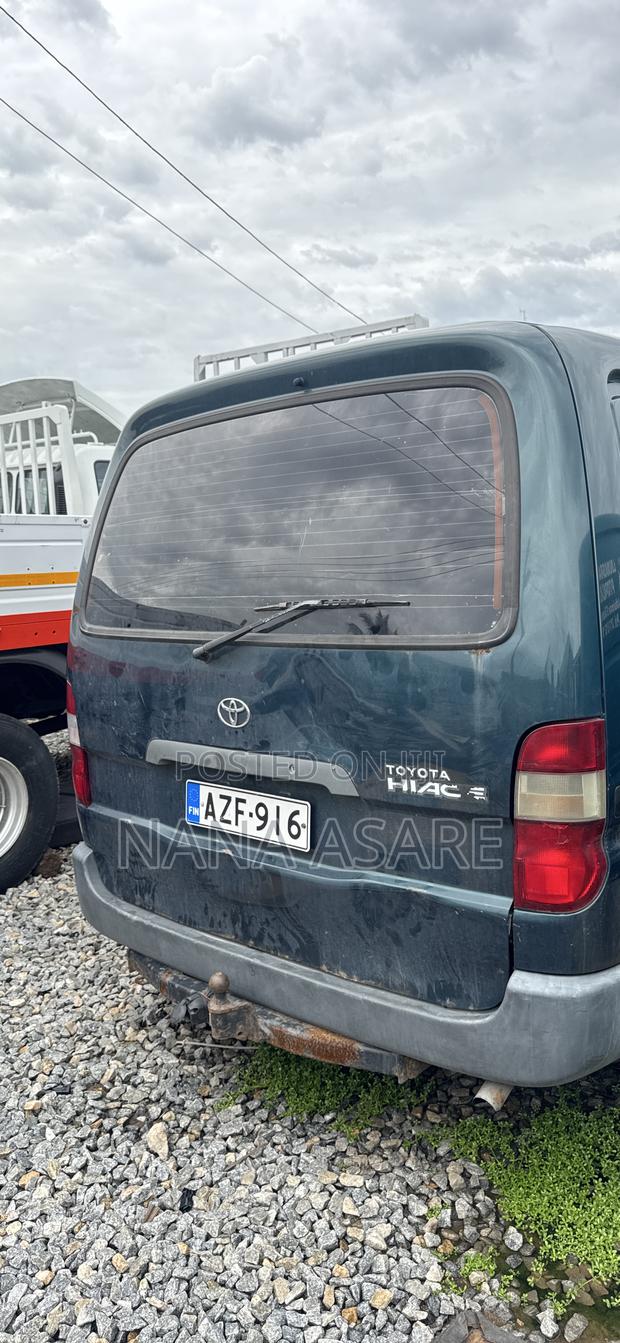 Toyota HiAce 2006 Green