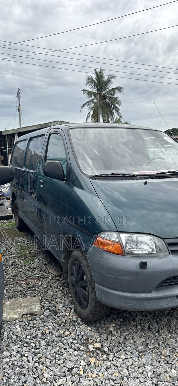 Toyota HiAce 2006 Green