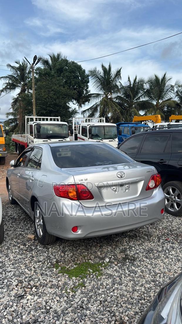 Toyota Corolla LE 4dr Sedan (1.8L 4cyl 4A) 2010 Silver