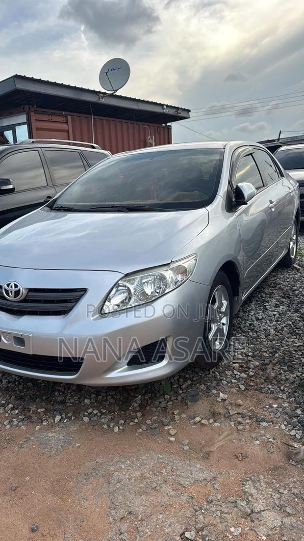 Toyota Corolla LE 4dr Sedan (1.8L 4cyl 4A) 2010 Silver