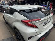 Toyota C-HR XLE FWD 2019 White for sale