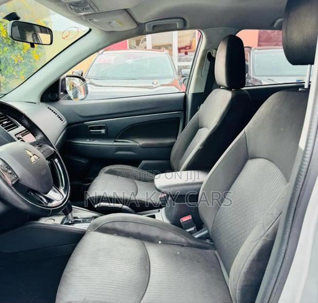 Mitsubishi Outlander SE FWD 2018 Silver
