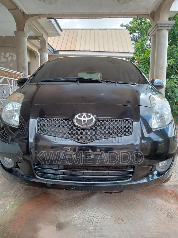 Toyota Yaris 2011 Black