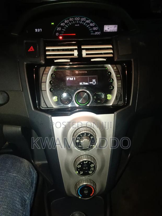Toyota Yaris 2011 Black