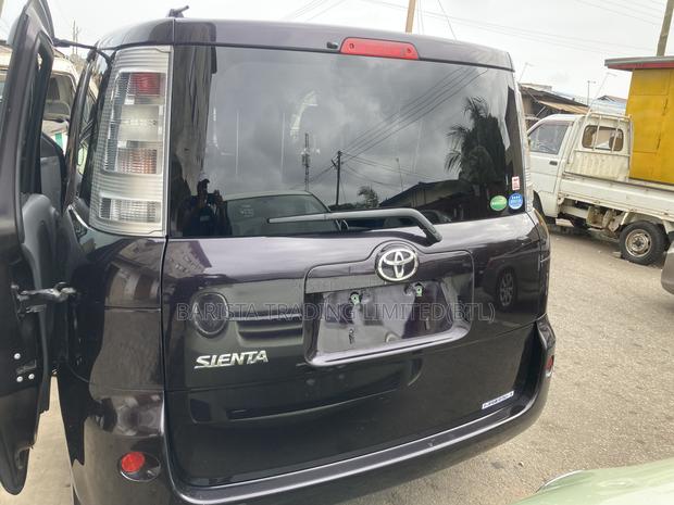 Toyota Sienta 1.5 AWD 2012 Burgundy