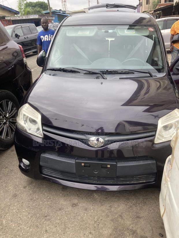 Toyota Sienta 1.5 AWD 2012 Burgundy