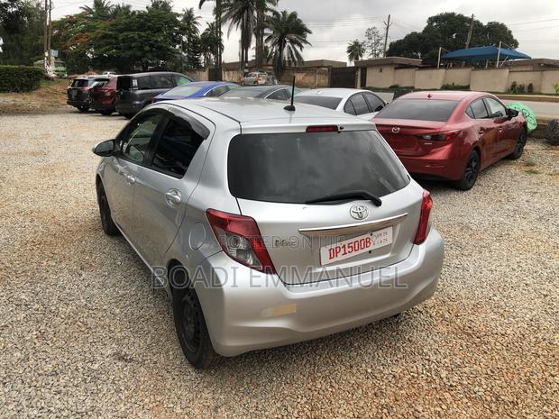 Toyota Vitz 2012 Silver