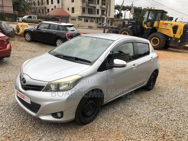 Toyota Vitz 2012 Silver