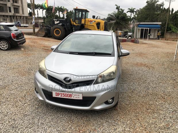 Toyota Vitz 2012 Silver