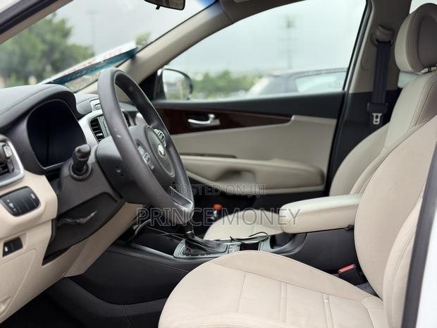 Kia Sorento 4dr SUV 2016 White
