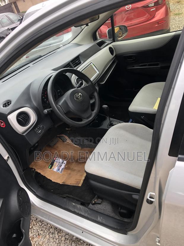 Toyota Vitz 2012 Silver