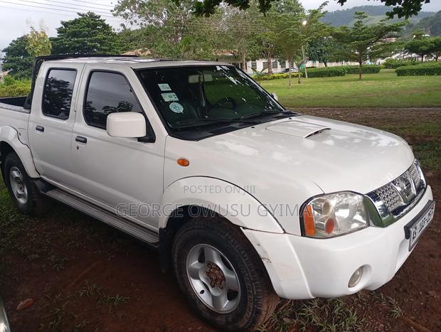 Nissan Hardbody 2002 White